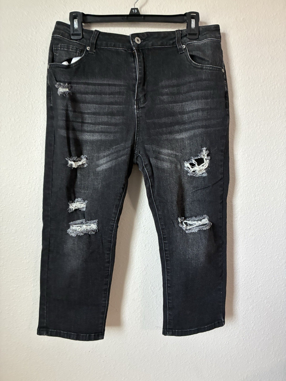 Unbranded Women’s Bkack Jean Ripped Capris Size Xl