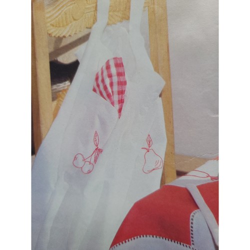 Vtg 70s Sewing Pattern Embroidered Tablecloth Bedspread & Pillow McCall's 732 - Foto 3 di 7