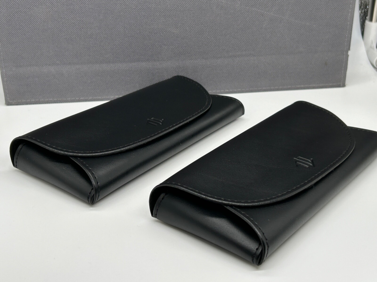2x Astuccio per occhiali Haze semi rigido nero pelle ecopelle magnetico piatto