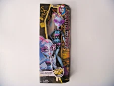 2014 MIB MONSTER HIGH GEEK SHRIEK ABBEY BOMINABLE GIFT SET