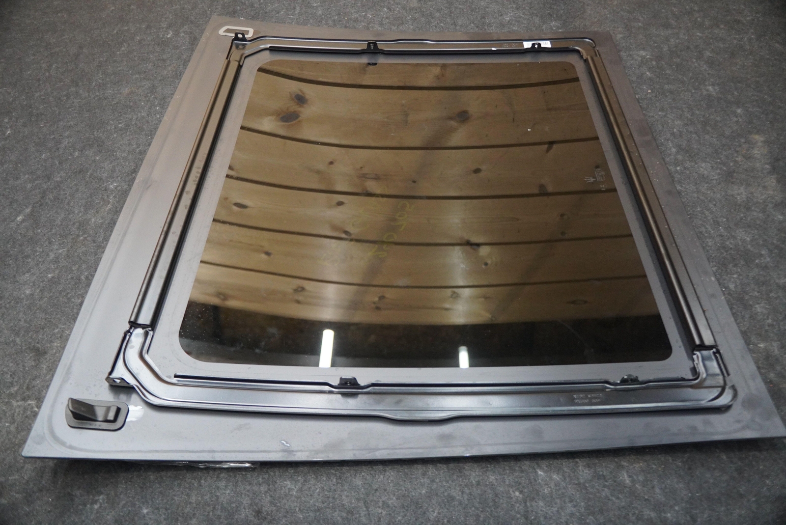 Front Sunroof Roof Glass Window 673012088 OEM Maserati Grecale 2023