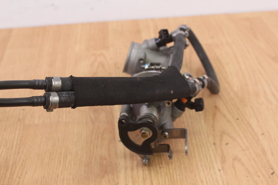 Ducati Monster 696 2012 inyectores de combustible ABS con cuerpos de acelerador y TPS Foto 3 de 4