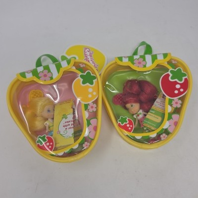 Hasbro 2009 Strawberry Shortcake Lemon Meringue Doll 3  with vinyl Case& Comb