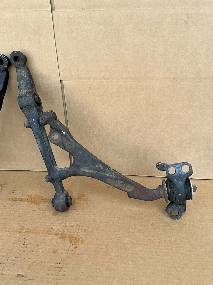 1994-2001 ACURA INTEGRA LEFT AND RIGHT FRONT LOWER CONTROL ARMS OEM - Image 3 of 4