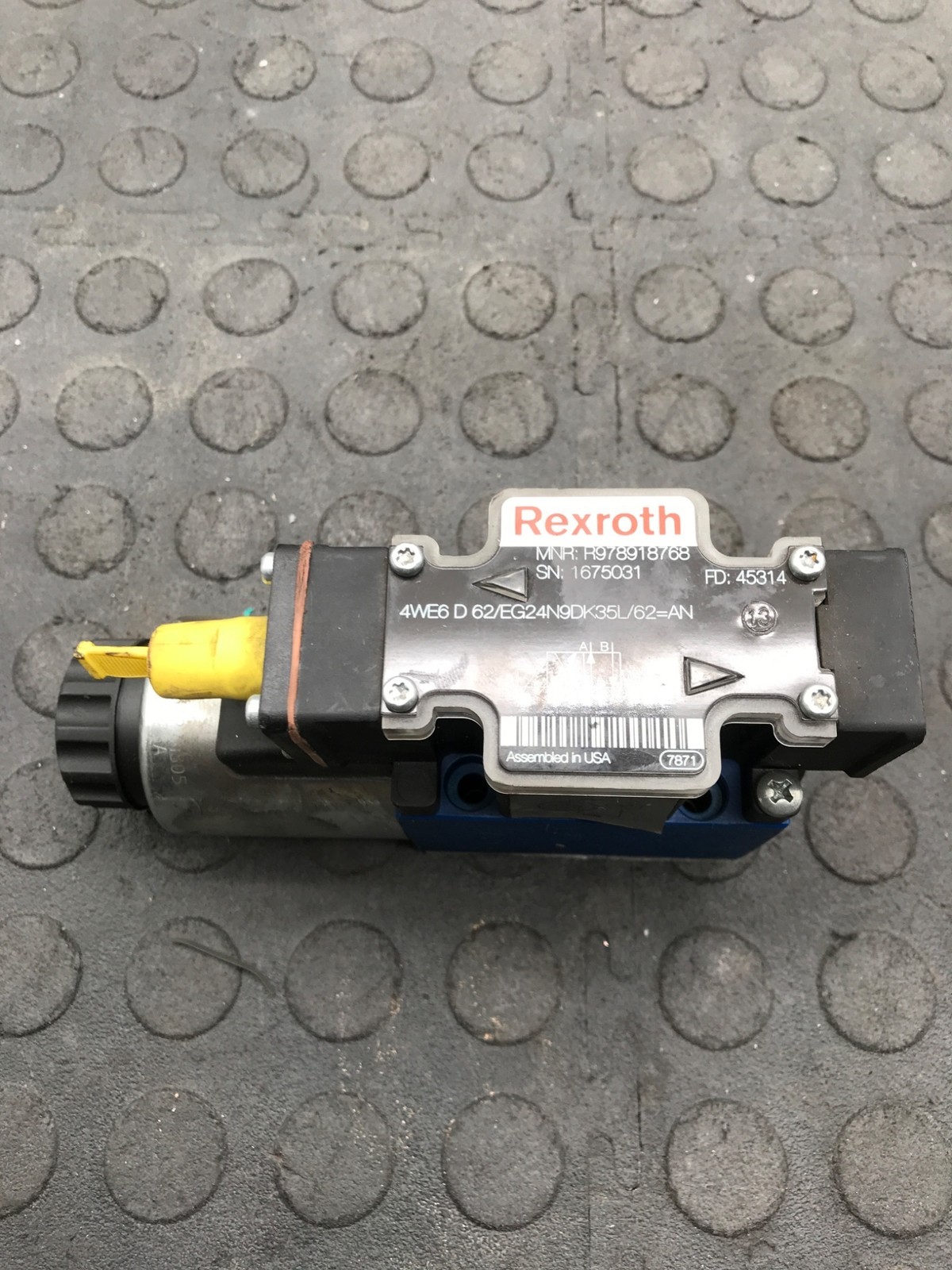 REXROTH 4WE6 D 62/EG24N9DK35L/62=AN (R978918768) Directional Control Valve USED