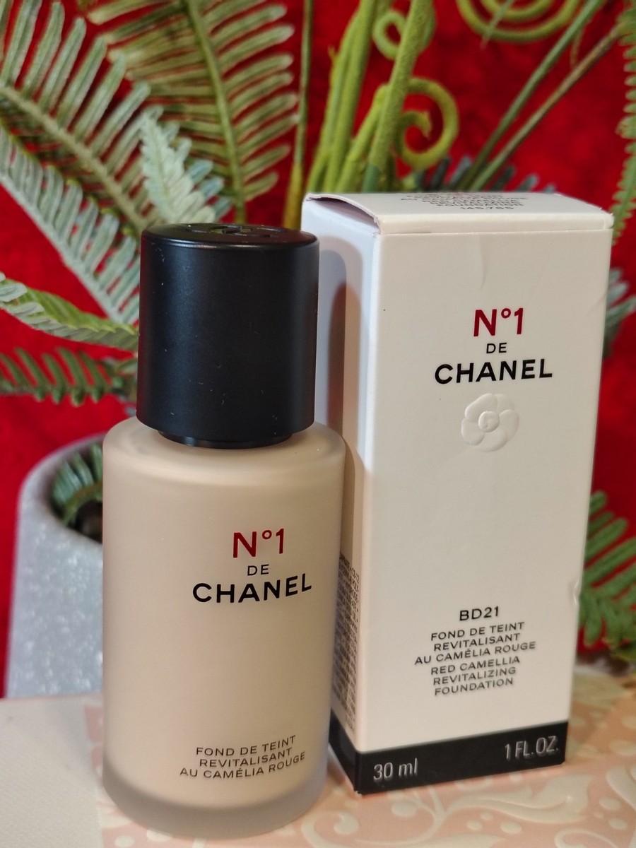 CHANEL 化粧品 シャネル / ル ブラン ブライトニング コンパクト BD21の公式商品情報