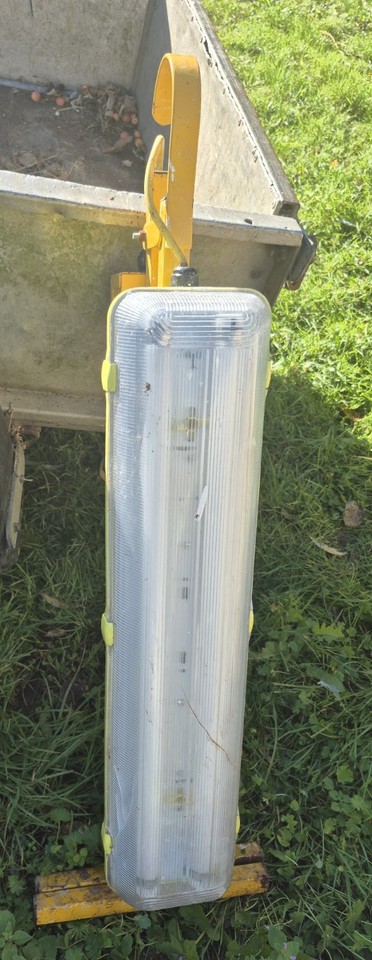 PLASTERERS LIGHT BUILDERS WORKLIGHT A FRAME STAND YELLOW 110V ...