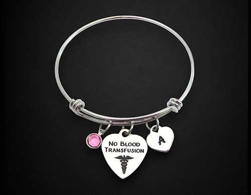 Pulsera médica sin transfusión de sangre con inicial y piedra de nacimiento, regalo personalizado - Imagen 2 de 6