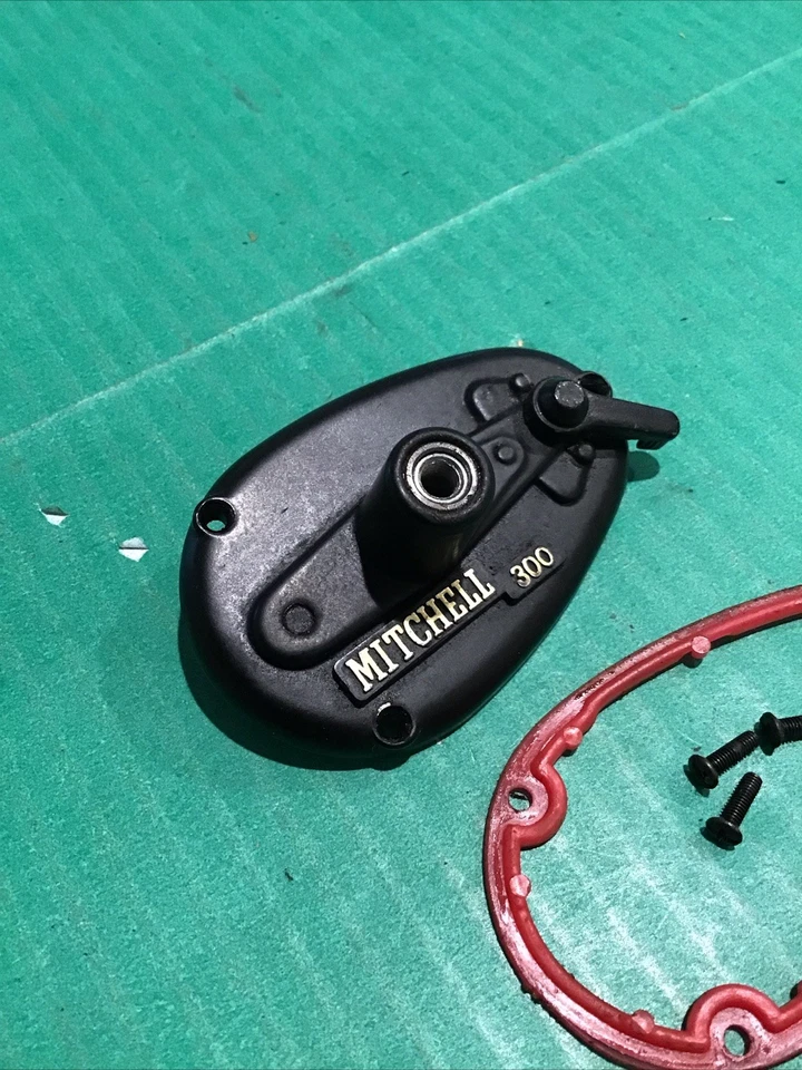 Placa lateral MITCHELL 300 con TORNILLOS DE JUNTA pieza de carrete giratorio (pre-García) Foto 2 de 4