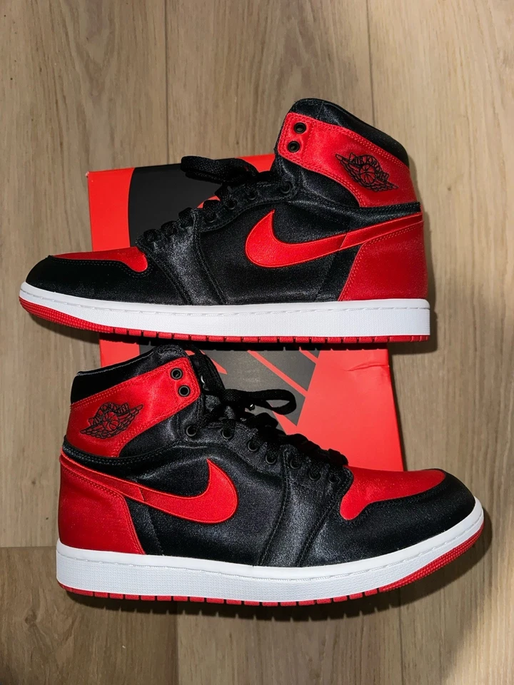 Air Jordan 1 Retro Alto OG Satinado Criado Negro Rojo Zapatos Para Hombre 10.5 Para Mujer 12 Foto 2 de 4