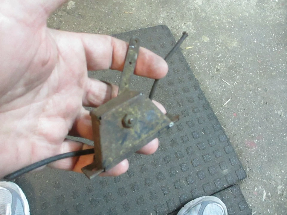 Estrangulador automotriz Cord Packard V12? Foto 4 de 4