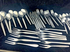 DDR Konvolut 50 x Metall ABS Besteckteile - Messer / Gabel / L&ouml;ffel gro&szlig; / klein