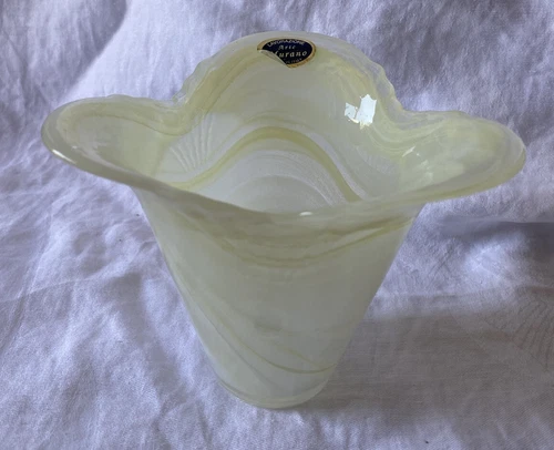 Vintage Lavorazione Arte Murano Italy Vase Yellow/Cream 3 Petals