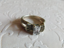 VINTAGE CENTER CZ  MARCASITE WOMEN'S STERLING SILVER COCKTAIL RING SZ. 7.5 - 5g