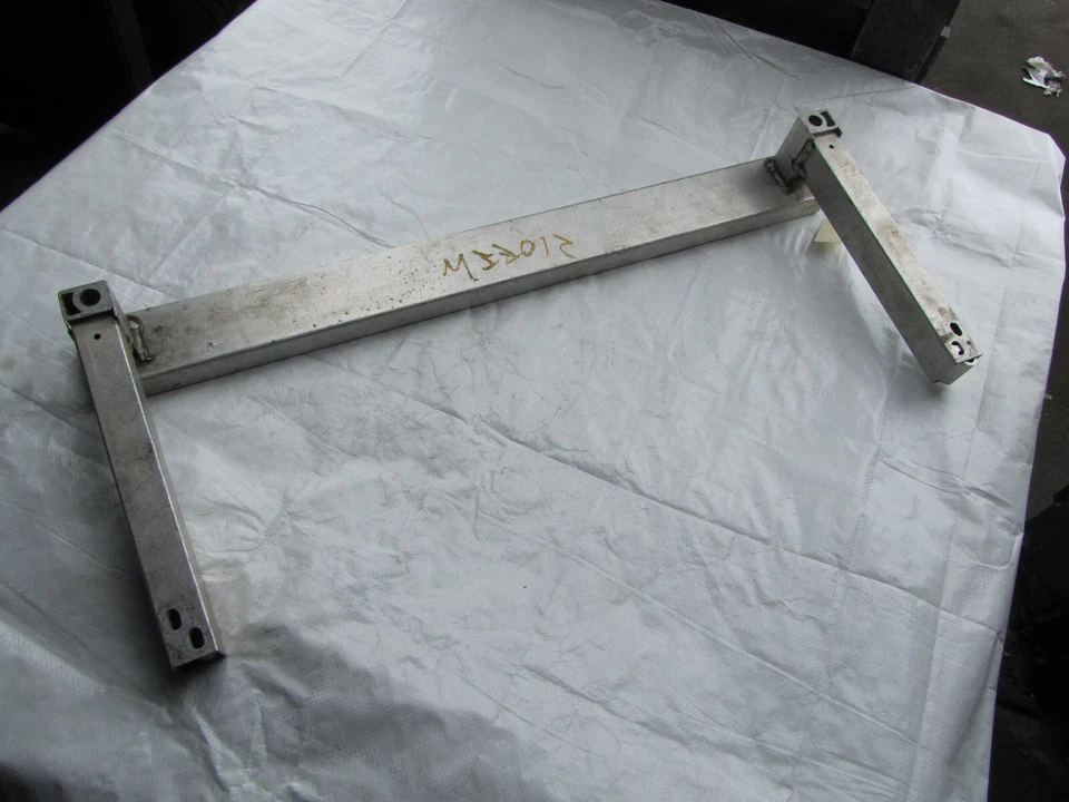 Infiniti M37 M56 Q70 2013 tracción trasera motor subchasis soporte travesaño Foto 4 de 4