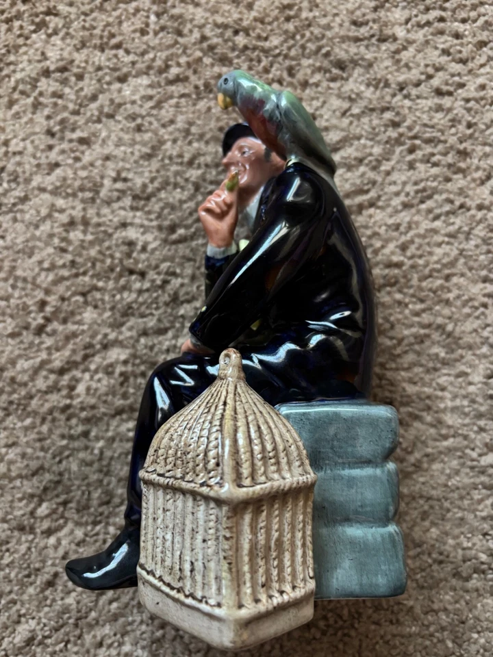 Figura Royal Doulton SHORE LEFT #HN 2254, Altura: 8", Emitida 1965 - 1979 Usada en Excelente Condición Foto 3 de 4