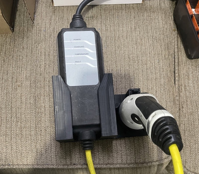 3D Druckmodell: BMW i3 EVSE Ladegerät Halterung & Typ 2 Buchse (STL DIY) 
