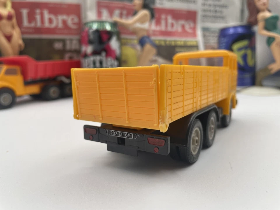 NOREV CAMION MERCEDES LP2223 1971 PLASTIQUE 1/43 - Photo 4/4