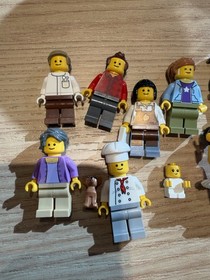 Lego Assembly Square Minifigures