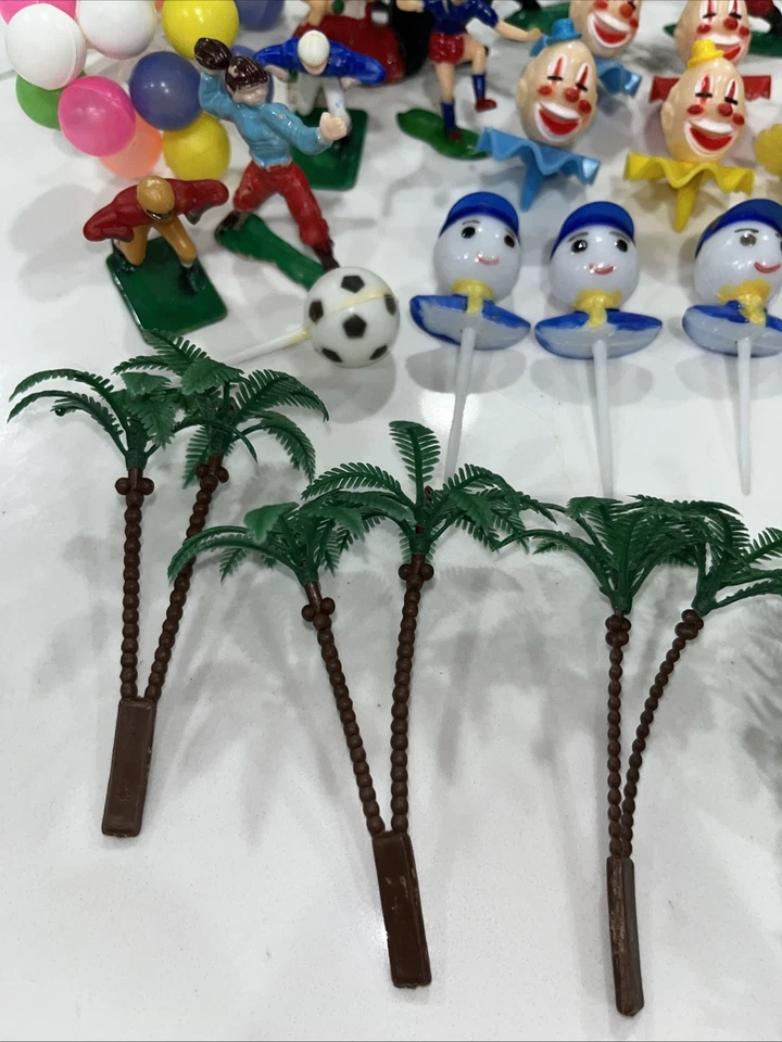 Lote de enfeites de cupcake vintage palhaços escoteiros futebol formatura anos 70’ - Imagem 2 de 4