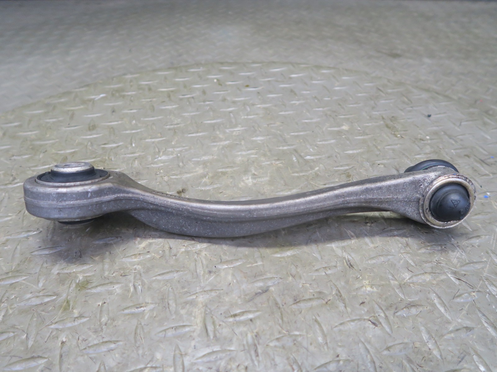 2006-2012 BENTLEY CONTINENTAL FLYING SPUR FRONT RIGHT UPPER CONTROL ARM SET OF 2