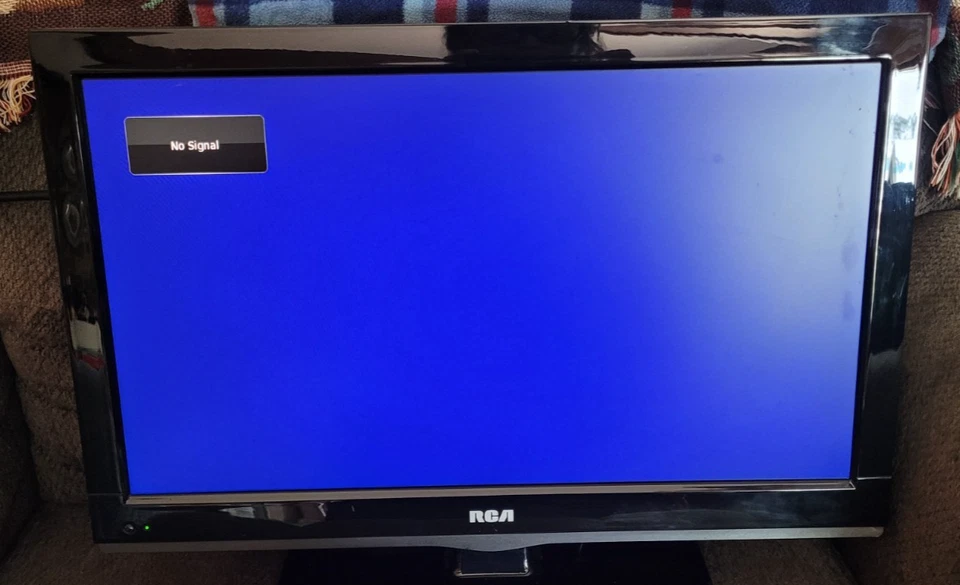 Raro RCA 19” LCD HDTV com Suporte SEM TRABALHO TESTADO REMOTAMENTE Retro Gaming 19LB30RQ - Imagem 2 de 4