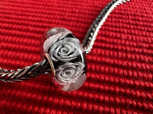 Trollbeads Mother’s Day White Roses New - Picture 3 of 6
