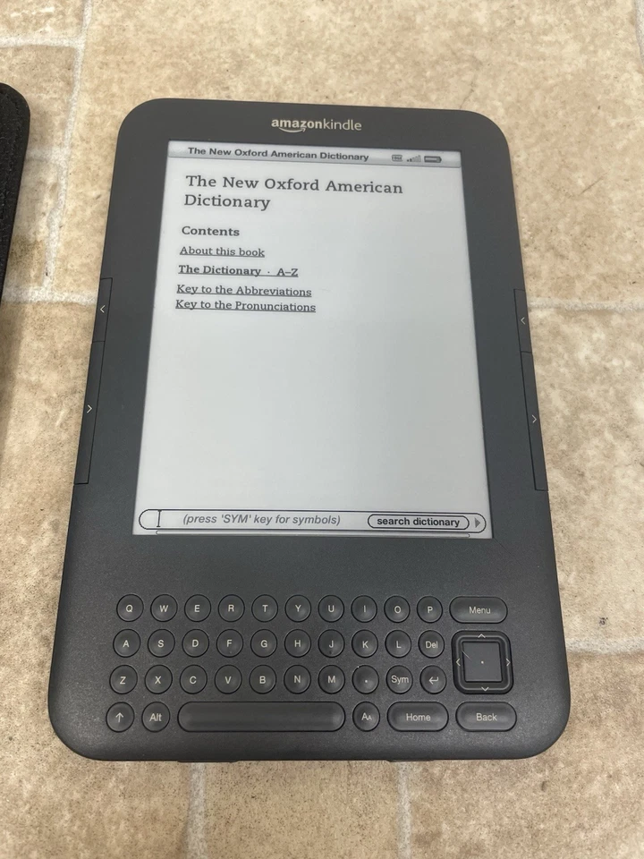 Amazon Kindle Keyboard D00901 3rd Generation 4GB, WiFi + 3G - Image 4 of 4