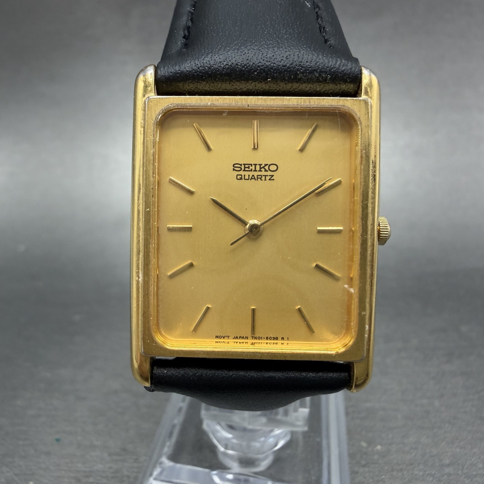 Champagne Vintage Watch New Battery Tone Men Gold 7N01-5C09 25mm Dial Seiko Tank - VintageWatches.PK Champagne Vintage Watch New Battery Tone Men Gold 7N01-5C09 25mm Dial Seiko Tank - vintagewatches.pk