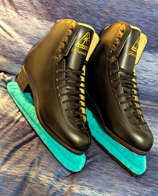 Jackson Freestyle Figure Skates Black 8.5 Medium Flex w/ Aspire XP Blades