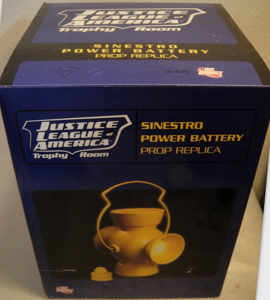JLA TROPHY ROOM GREEN LANTERN SINESTRO YELLOW POWER BATTERY PROP Replica Statue - Image 3 of 4