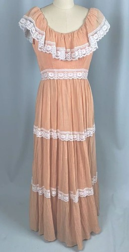 Vintage Dress SIZE SMALL peach GUNNE SAX style peach 70s long maxi COTTAGE