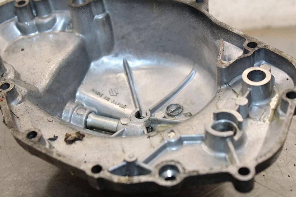 1981 Suzuki DS100 ENGINE MOTOR SIDE CLUTCH COVER T718 - Image 2 of 4