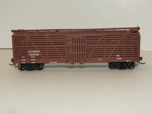 TREN MINIATURA ESCALA HO SANTA FE ATSF #60502 STOCK CAR KADEE'S Y RUEDAS DE ACERO | Zustand: Used