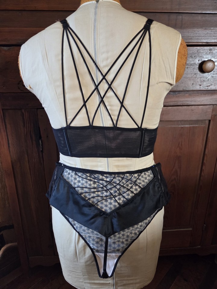 Victoria's Secret | Intimates & Sleepwear | Nwt Luxe Lingerie Starburst Plunge Bra In Red - Foto 5