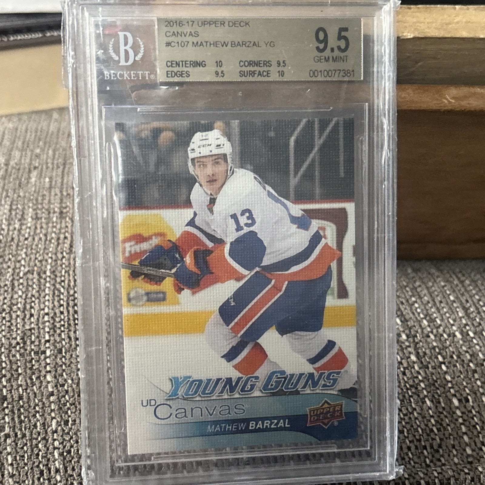 2016-17 Upper Deck UD Canvas Young Guns Mathew Barzal #C107 BGS 9.5 GEM MINT RC