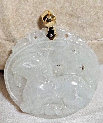 VINTAGE CARVED JADE RAM WITH STARS IN THE BACKROUND & 14K GOLD BALE