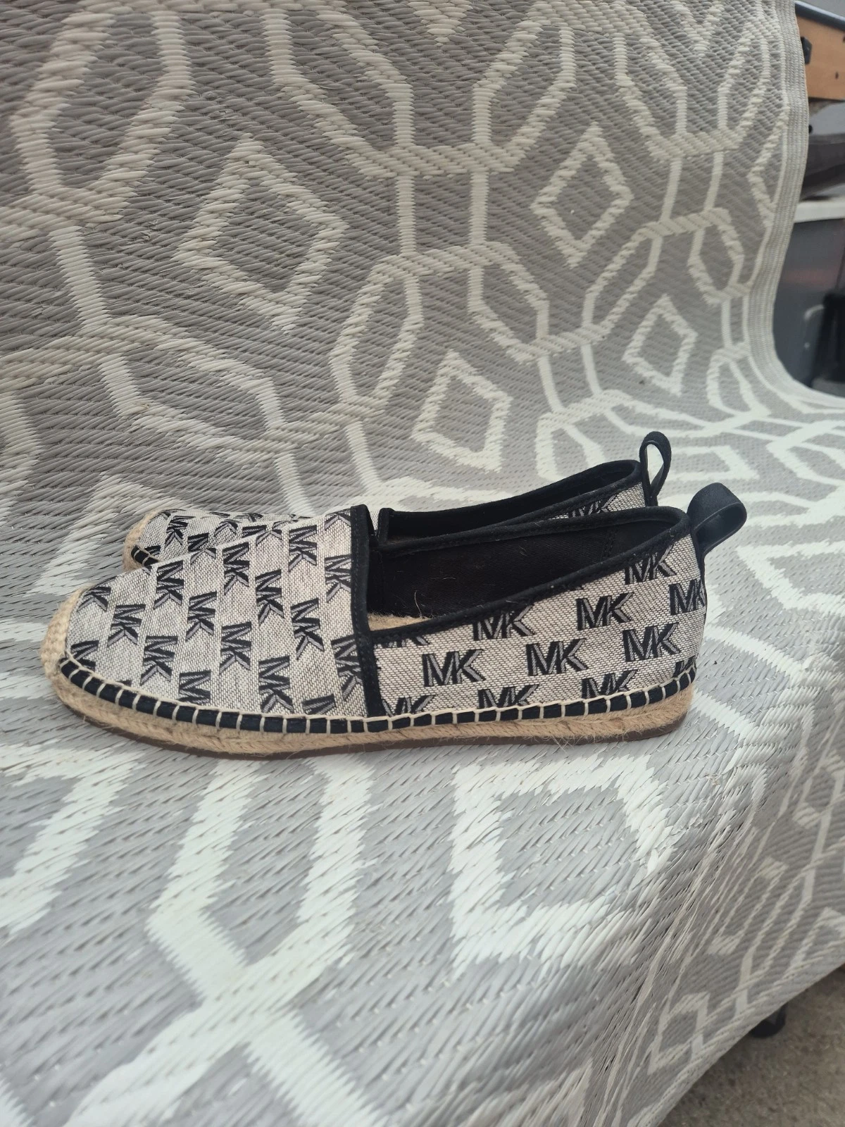 Michael Kors Shoes Mens uk size 8. Genunie and with proof.
