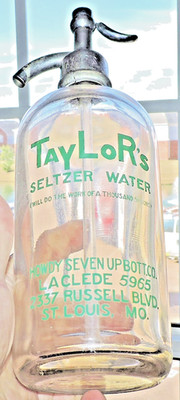 XXX RARE ANTIQUE ORIGINAL '' TAYLOR  7-UP ''  SELTZER BOTTLE! '' ST. LOUIS   MO ''