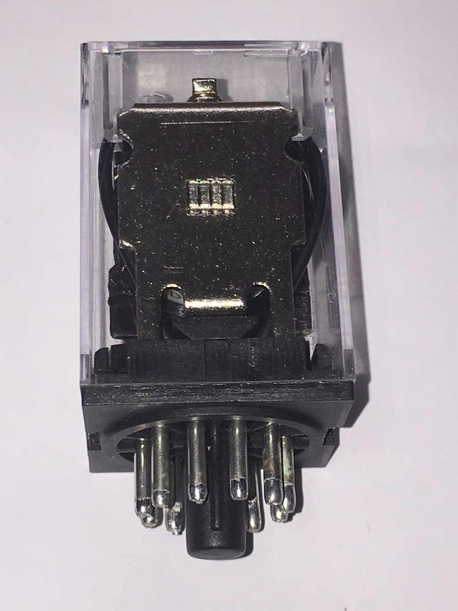 Produktbild von MK3P-I Universalrelais 220V AC – 3 Wechsler (3Z) – 10A Kontaktbelastbarkeit – 11-polig – Mit Sockelmontage – Silberlegierungskontakte