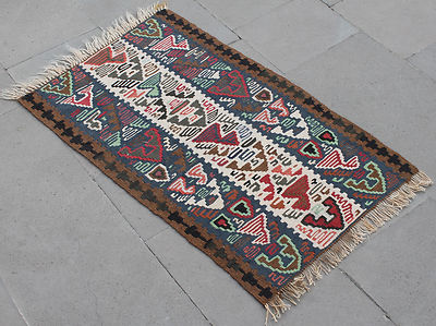 Türkischer Kelim Teppich 21 Zoll x 36 Zoll Handgewebt Van Kelim 55 x 92 cm