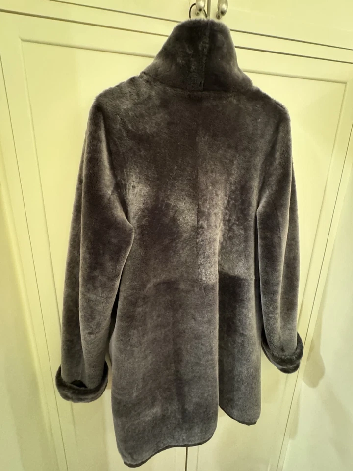 Blue Duck Women's Reversible Button Shearling Sheepskin Fur Coat L  Gray/Green - Image 4 of 4