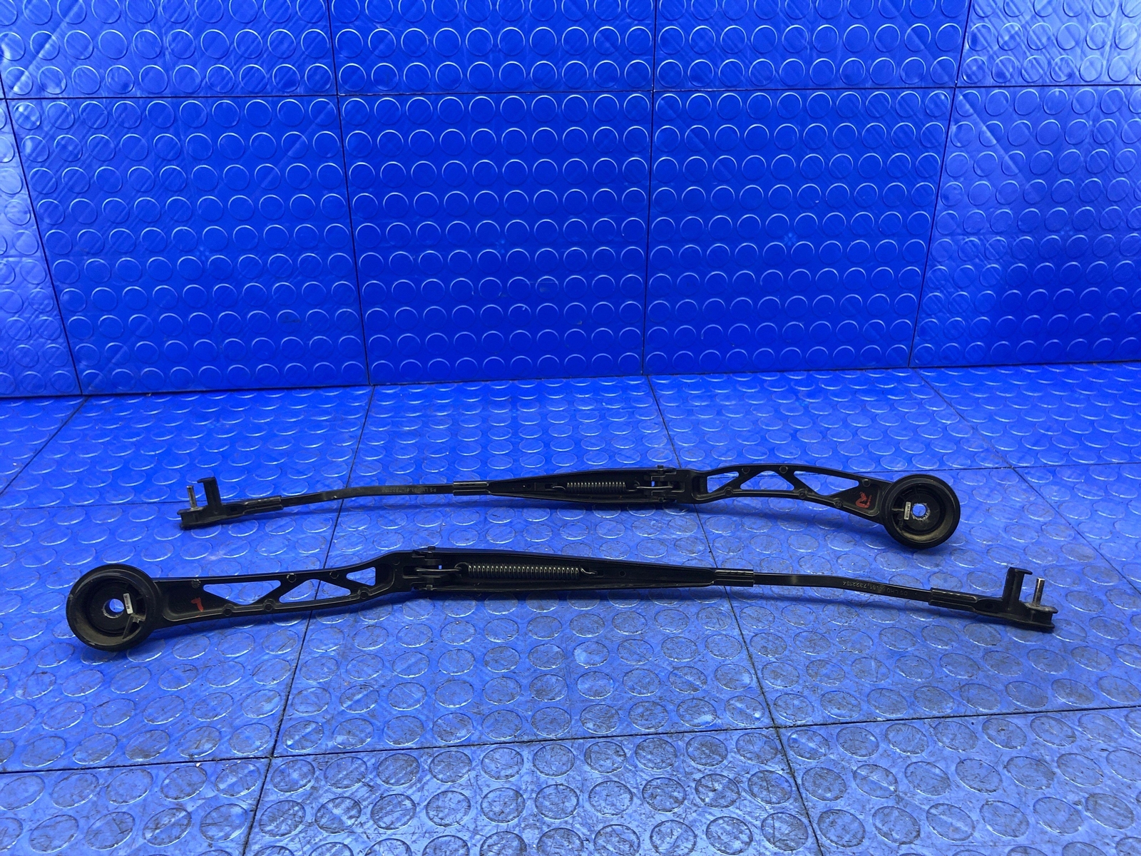 2014-2020 BMW I8 OEM FRONT RIGHT AND LEFT WINDSHIELD WIPER ARM SET