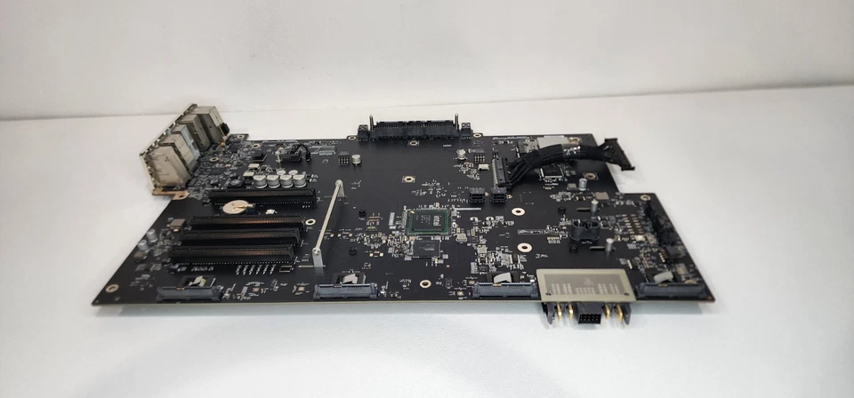 Apple Mac Pro A1289 5,1 2009 Backplane Logic Board 820-2337-A 639-0461 631-1427 - Image 2 of 4