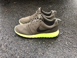 nike roshe run tarp green