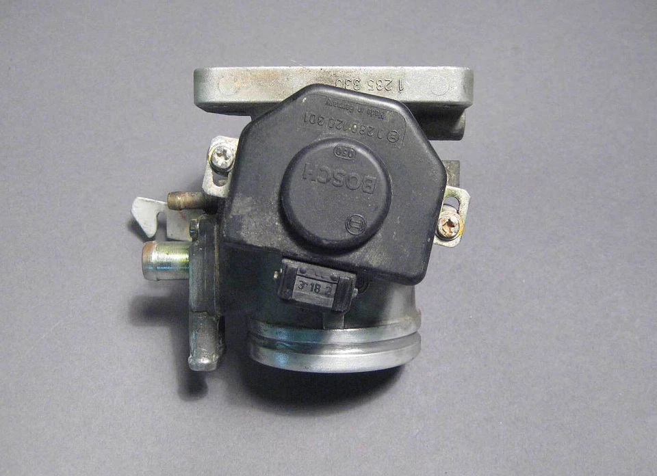 Placa de carcasa de carrocería del acelerador del motor de 6 cilindros BMW E30 325e E28 525e con TPS 1982-1988 Foto 3 de 4