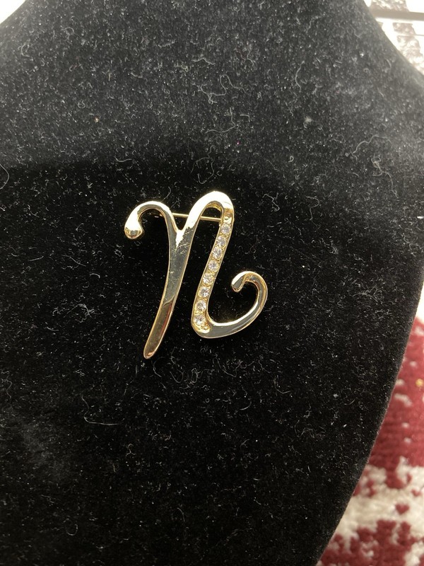 Cursive Initial Letter N Pin Brooch Gold Tone Pave Rhinestones Monogram Costume