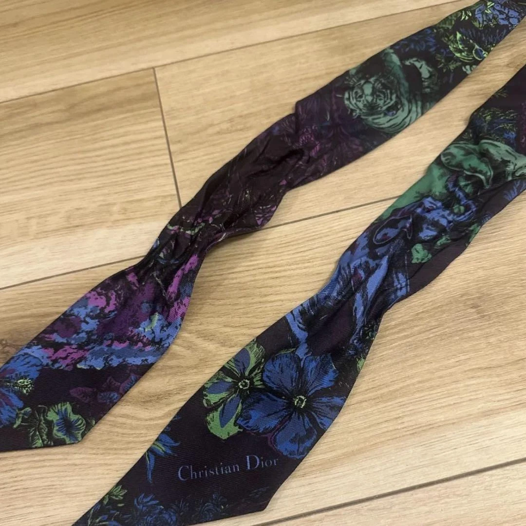 Authentique foulard Christian Dior motif fleurs multicolore objet d'occasion du Japon
