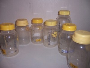 Medela Bottle  lot black white back