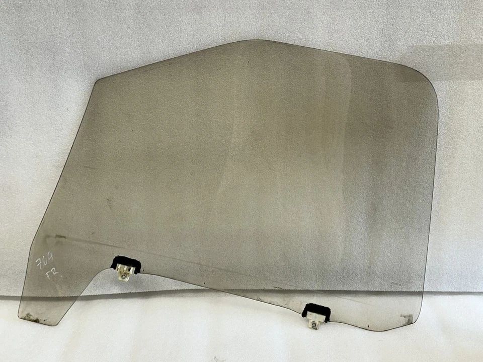 Toyota Previa 1994 lado derecho del pasajero puerta delantera ventana de vidrio bronce solar Foto 2 de 4